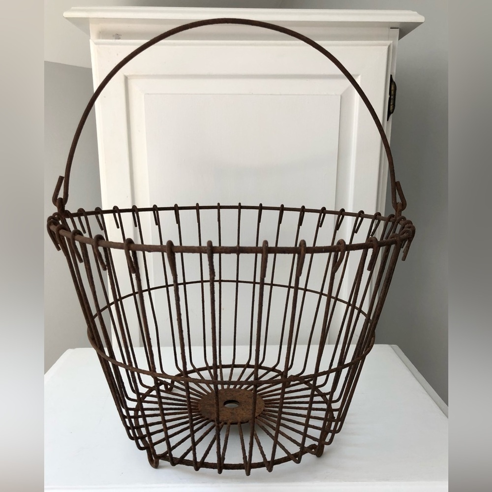 Antique Country Egg Gathering Quahog Garden Rustic Metal Basket Bottom Feet